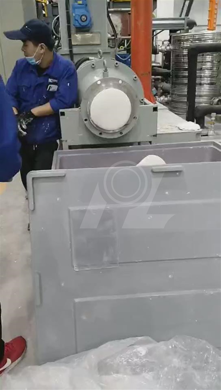 2，上料，捏合精煉